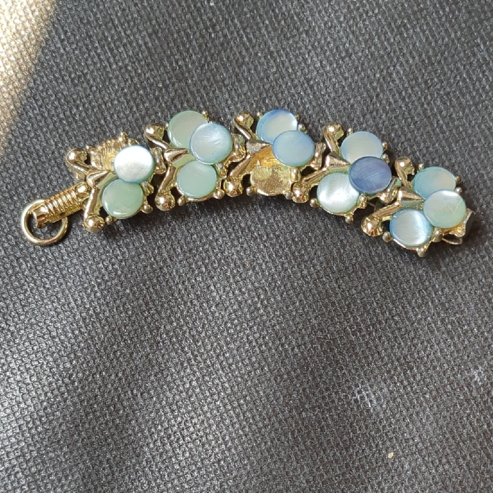 Finger Ring - Picture 3 of 3